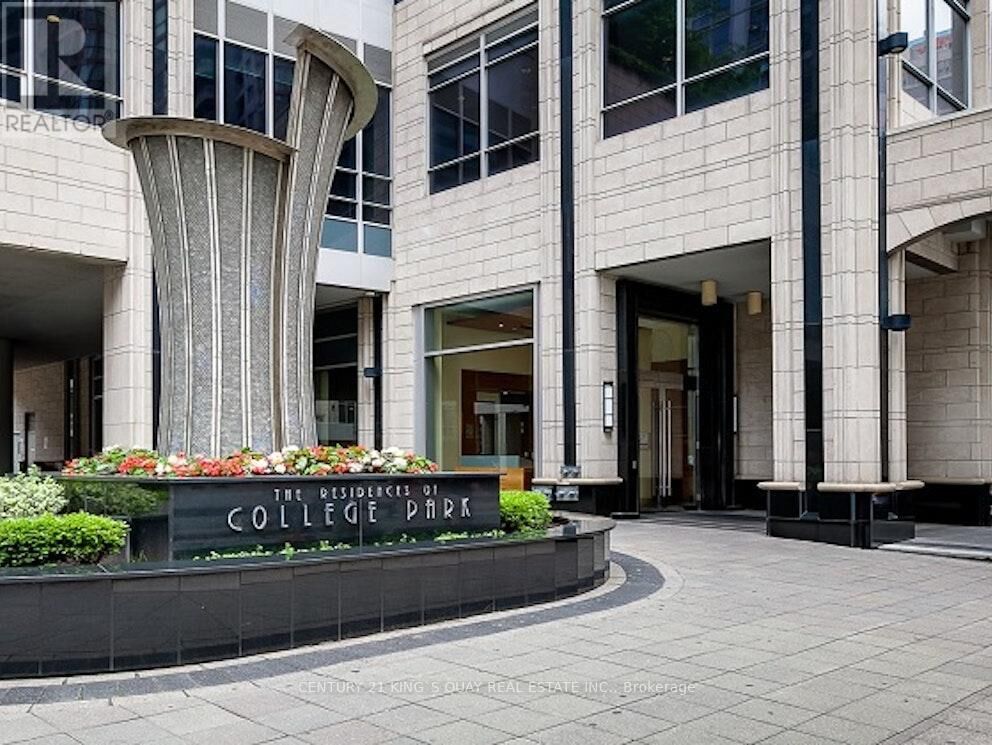 Property Photo: 763 Bay Street 2714 ON M5G 2R3
