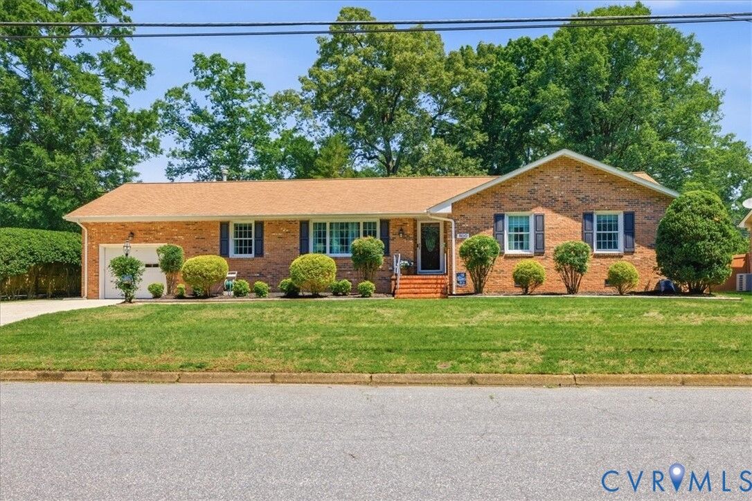 Property Photo:  1100 Elmwood Drive  VA 23834 
