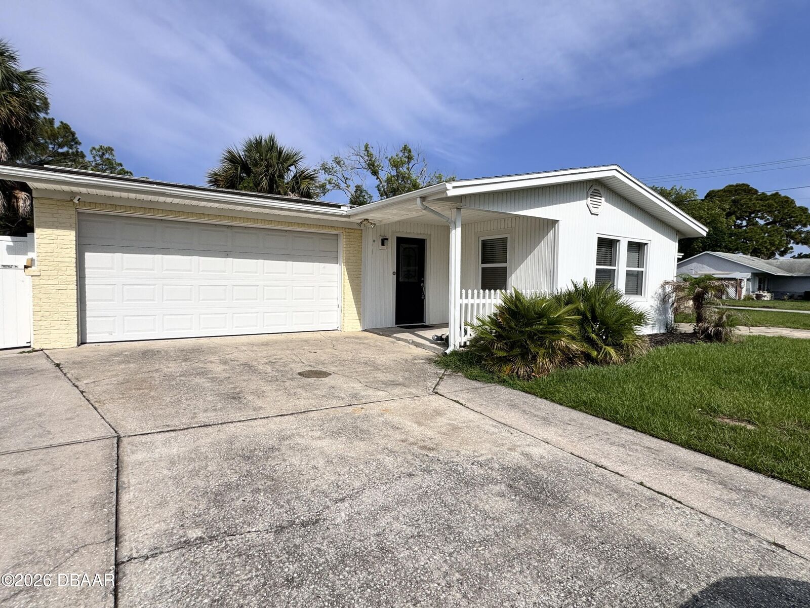 Property Photo: 302 Fox Place FL 32127