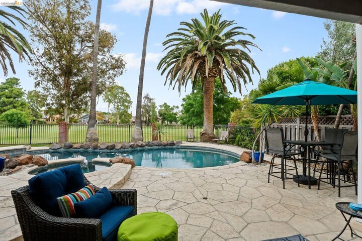 Property Photo: 2147 Saint Andrews Ct CA 94505