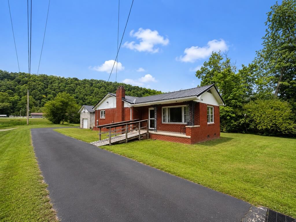 Property Photo:  300 Main Street  KY 41659 