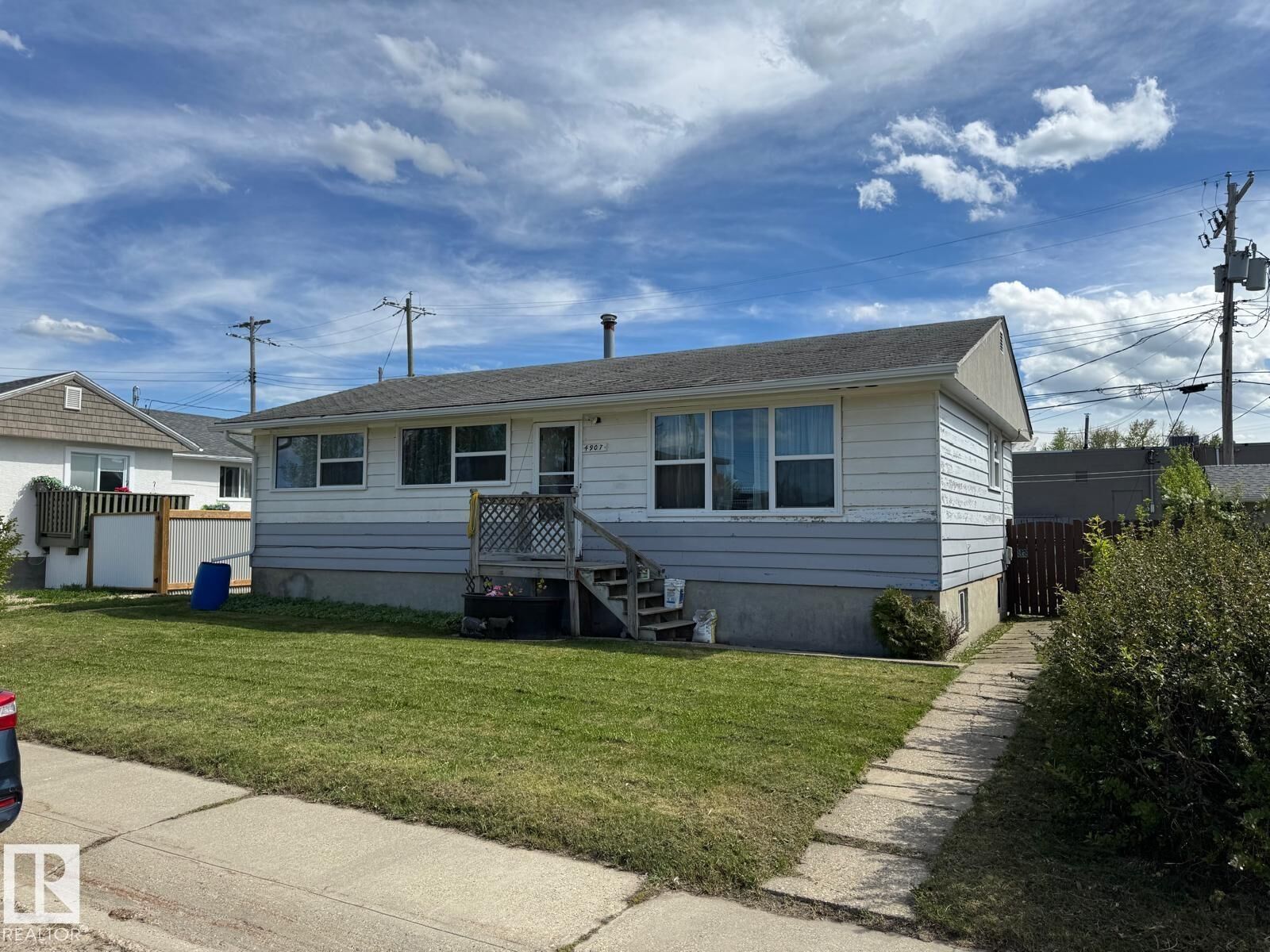 Property Photo: 4907 51 Avenue AB T0E 0T0