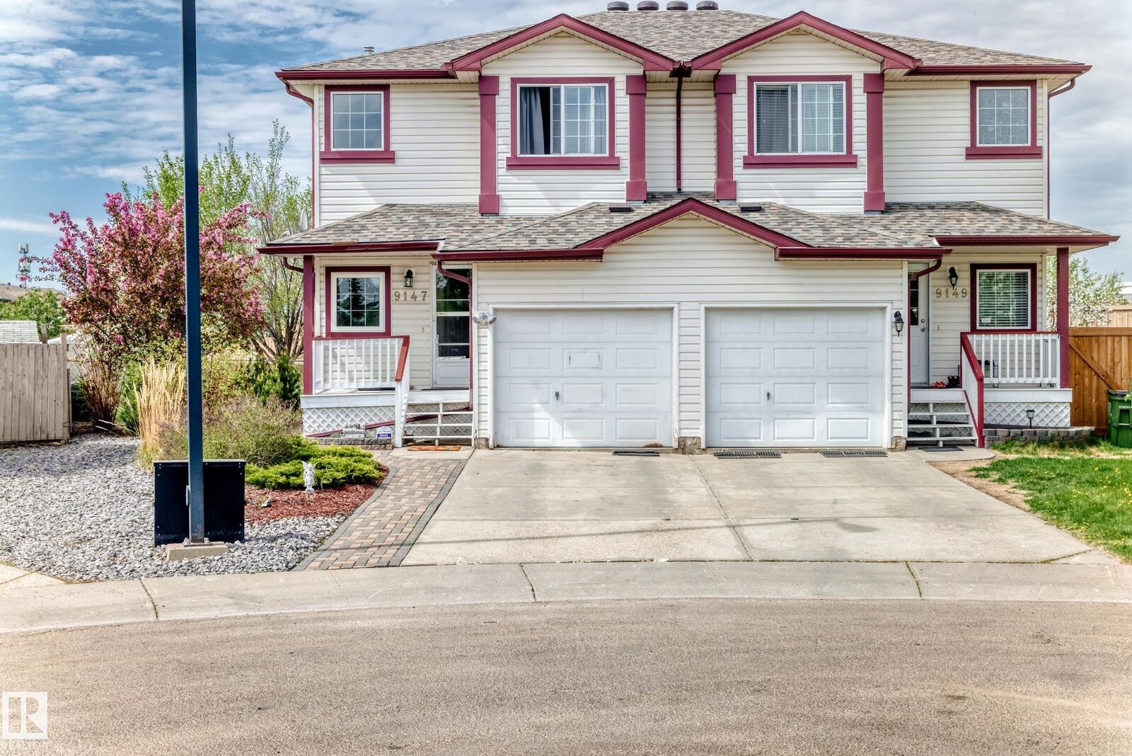 Property Photo: 9147 165 Avenue NW AB T5Z 3H7