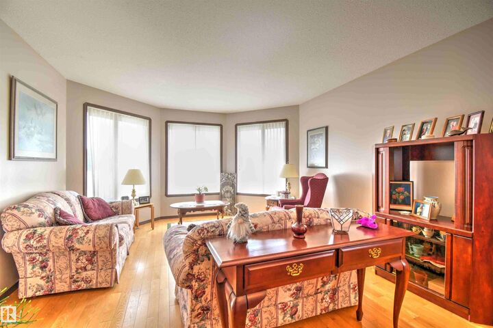 Photo de la propriété:  5426 53 Avenue  AB T0A 3A1 