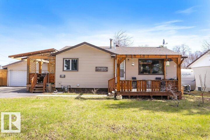 Property Photo: 23 Maple Drive AB T8N 1G6