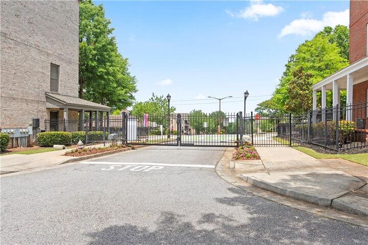 Property Photo:  775 Liberty Commons Drive NW  GA 30314 