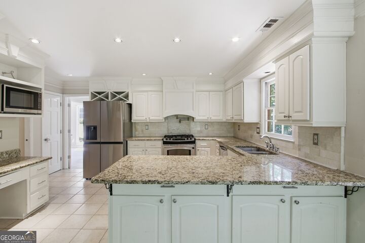 Property Photo:  4003 Oakview Court  GA 30005 