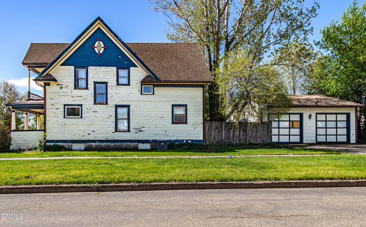 Property Photo: 422 12th Street ND 58501