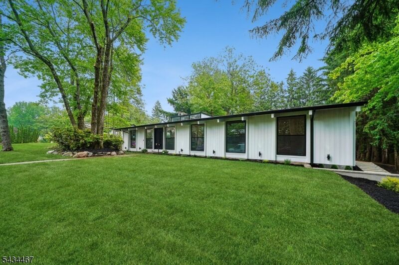 Property Photo:  28 Fernhill Rd  NJ 07081 
