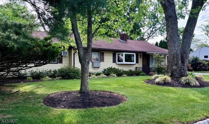 Property Photo:  14 Berwick Way  NJ 08854 