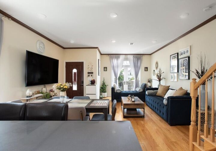 Property Photo:  86 Oak St 2  NJ 07304 