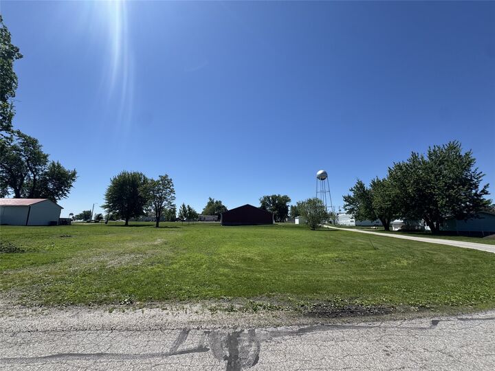 Property Photo:  106 Hubbell Street  IA 50243 