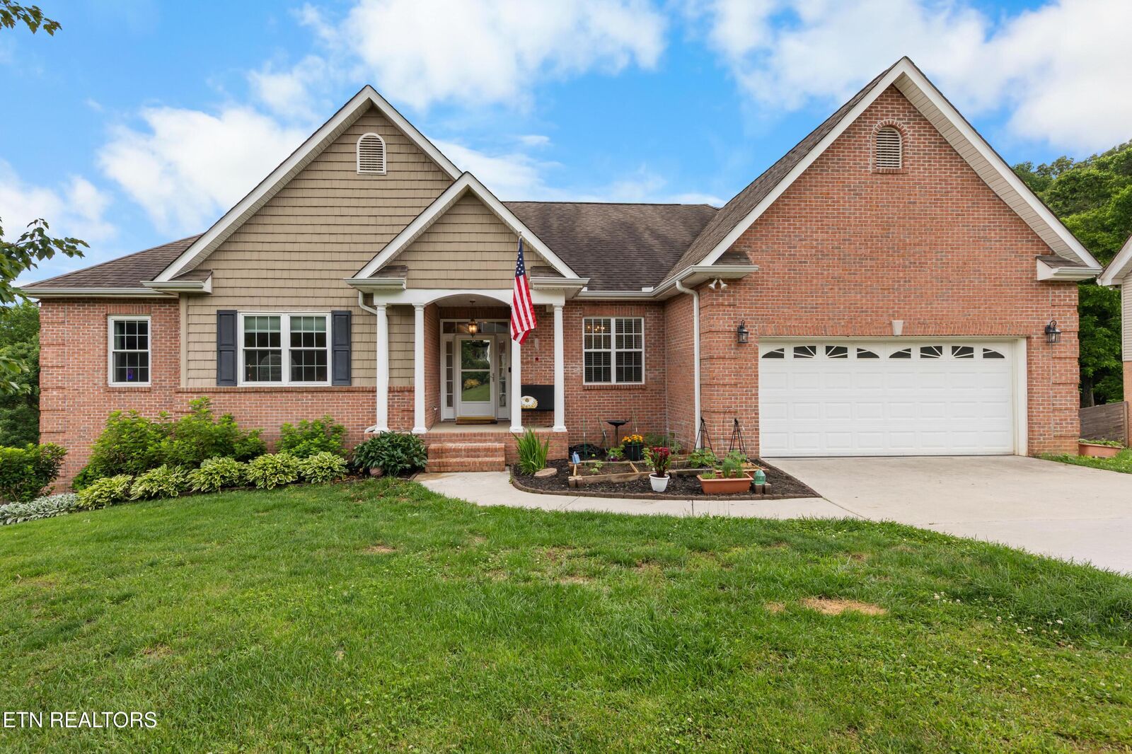 Property Photo: 8111 Campbells Point Rd TN 37721