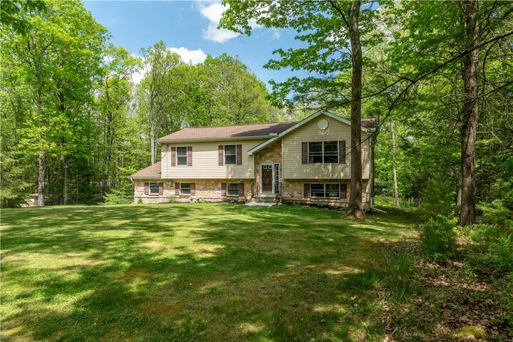 Property Photo: 2726 Oak Lane PA 18353