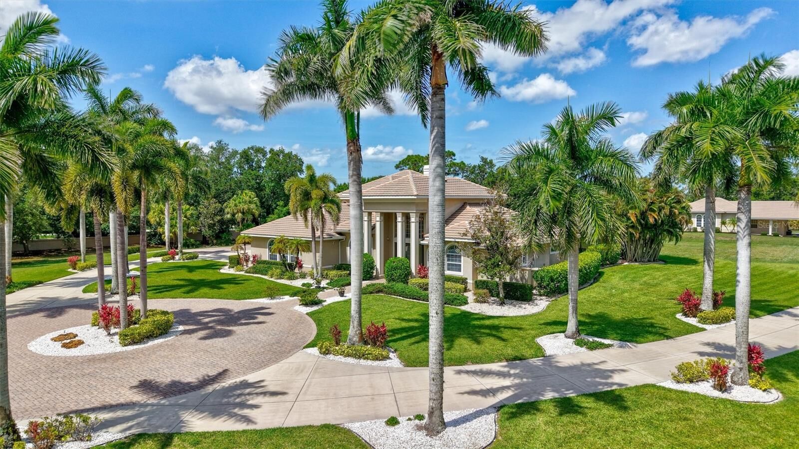 Property Photo:  1045 Fox Creek Drive  FL 34240 