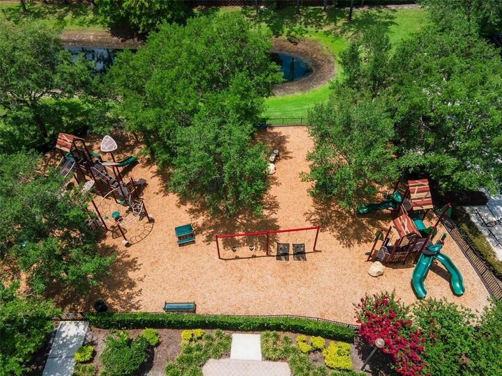 Property Photo: 4001 Heirloom Rose Place FL 32766