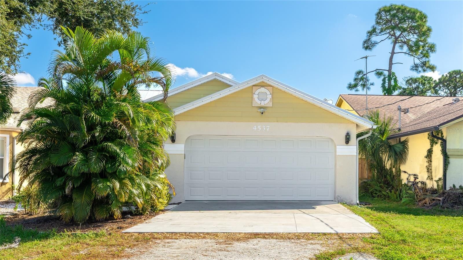Property Photo: 4537 S Lockwood Ridge Road FL 34231