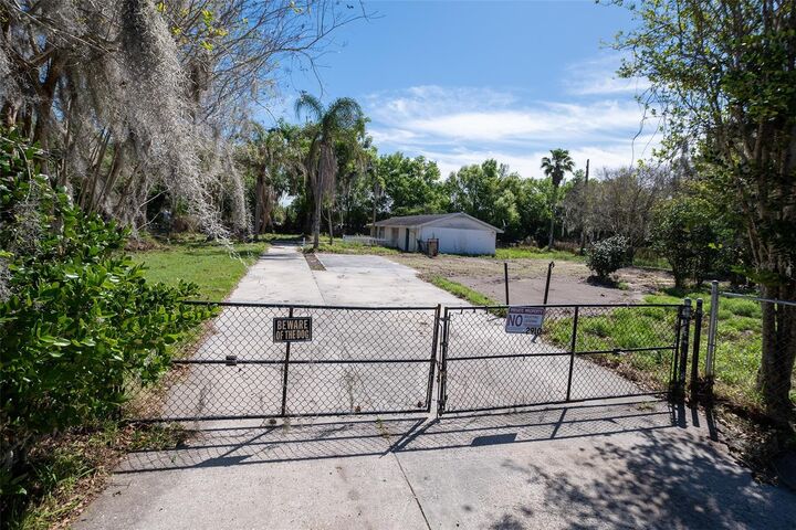 Property Photo: 2910 Frank Moore Road FL 33566