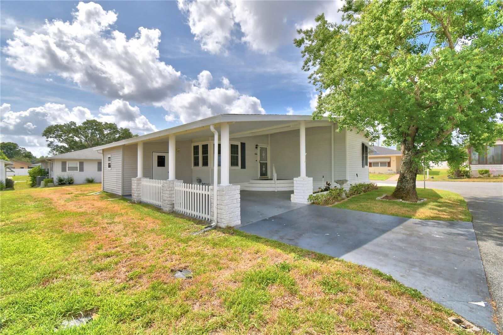 Property Photo: 4960 Goldenview Lane FL 33811