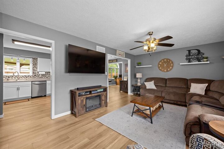 Property Photo:  160 Sunray Drive  IL 62249 