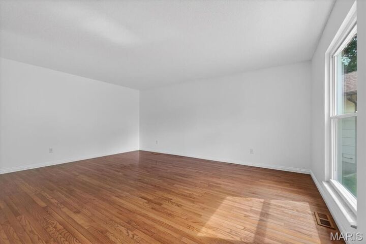 Property Photo:  2463 Village Glen Court  MO 63043 