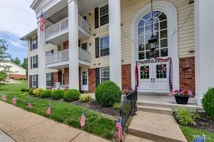Property Photo: 15631 Hedgeford Court 1 MO 63017