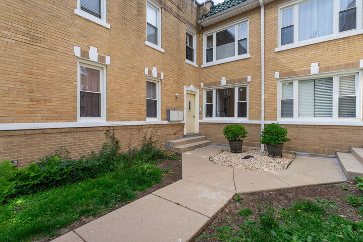Property Photo:  5418 W Windsor Street 1N  IL 60630 