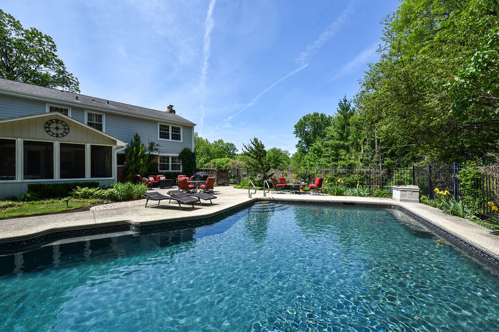 Property Photo:  1550 Banbury Road  IL 60067 