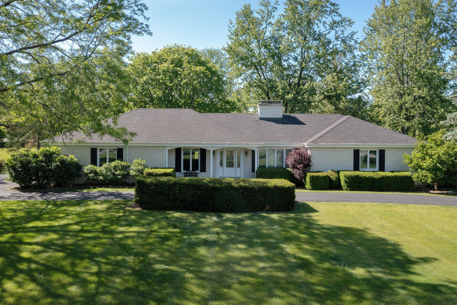 Property Photo: 1812 Prestwick Drive IL 60067