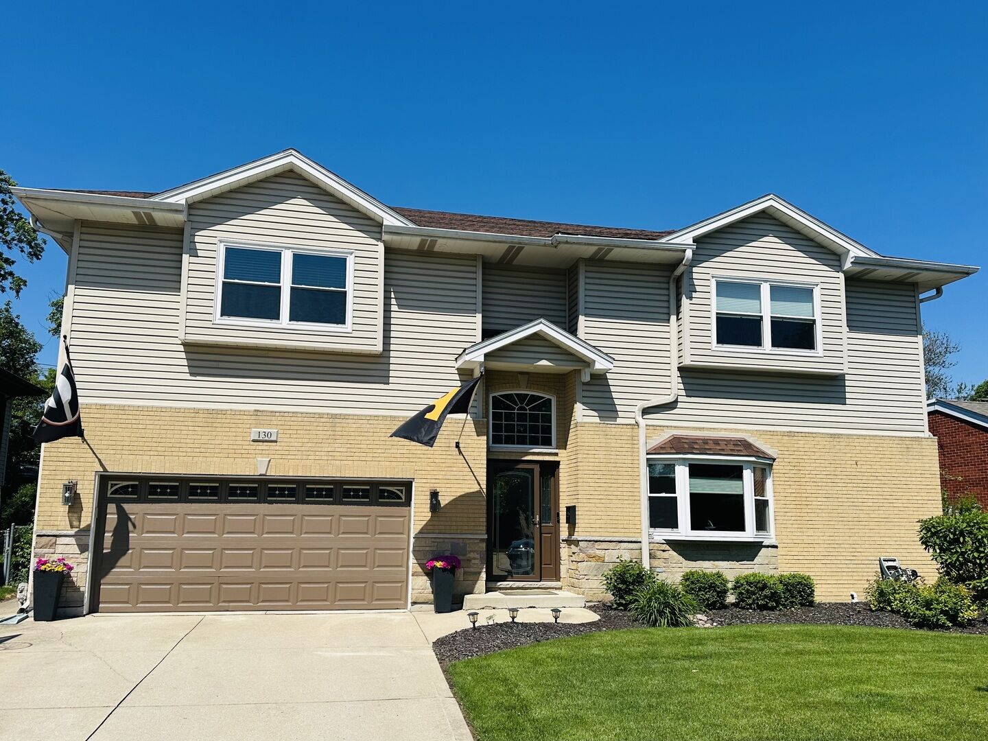 Property Photo: 130 S Elm Tree Lane IL 60126