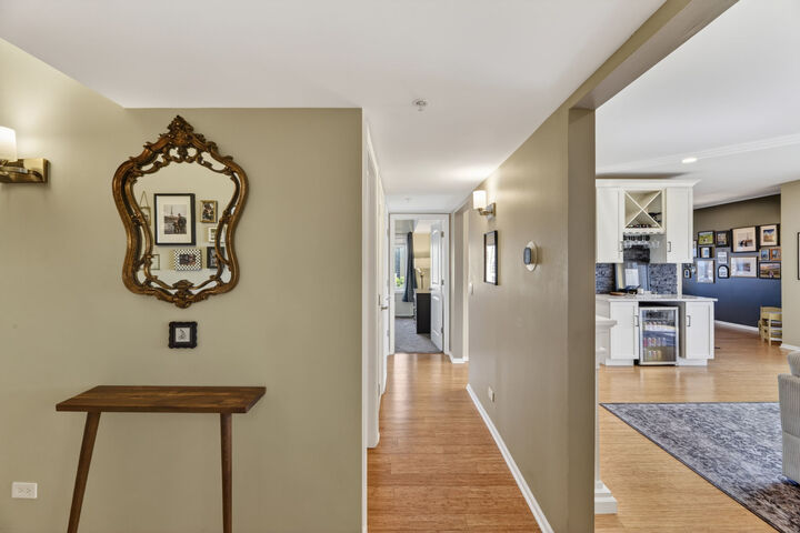 Property Photo:  201 N Vail Avenue 807  IL 60004 