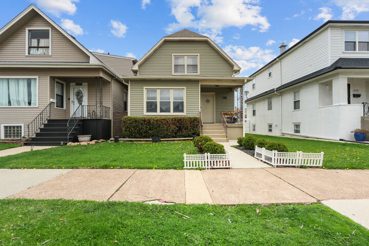 Property Photo:  6316 W Warwick Avenue  IL 60634 