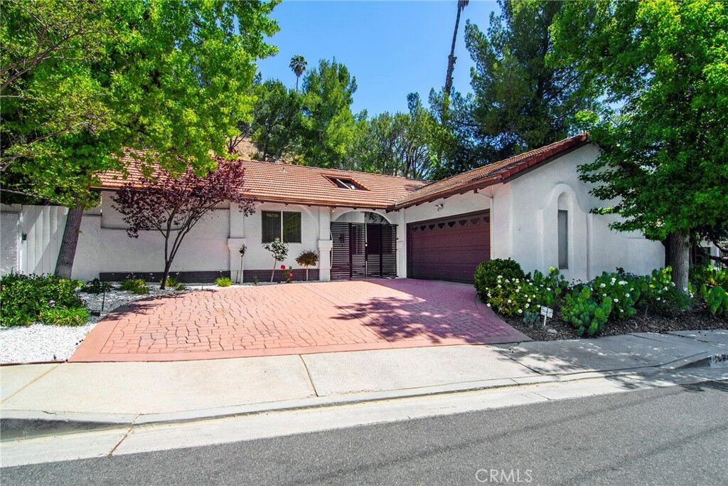 Property Photo:  19611 Rosita Street  CA 91356 
