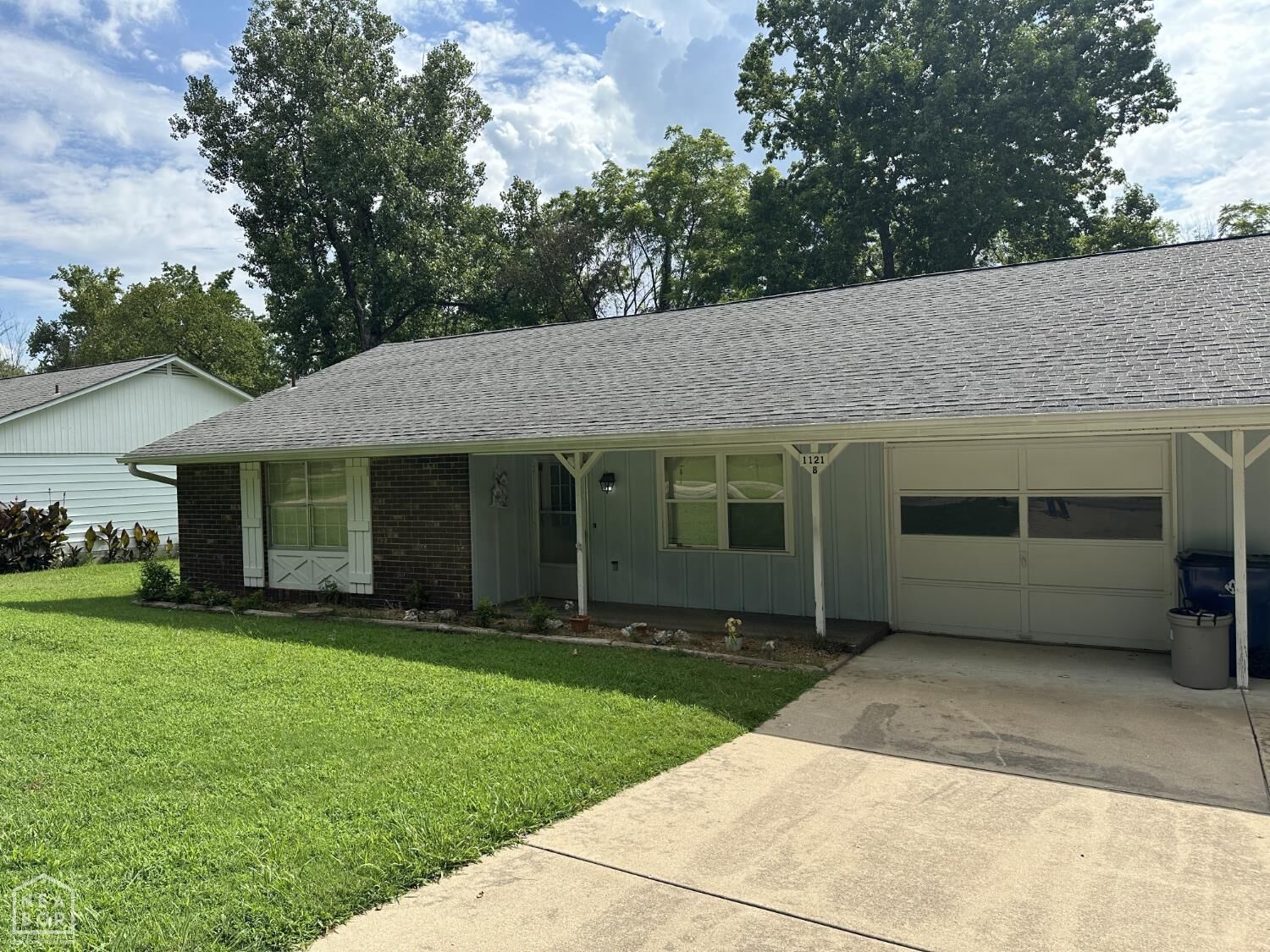 Property Photo:  1121 Meadowbrook Drive Drive  AR 72653 