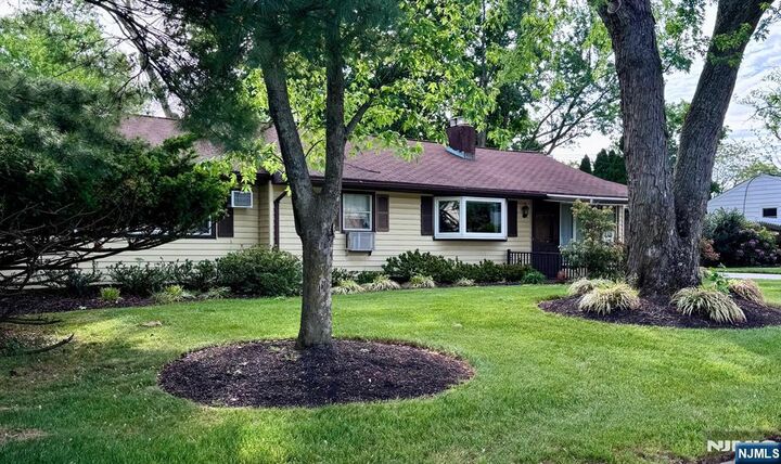 Property Photo:  14 Berwick Way  NJ 08854 