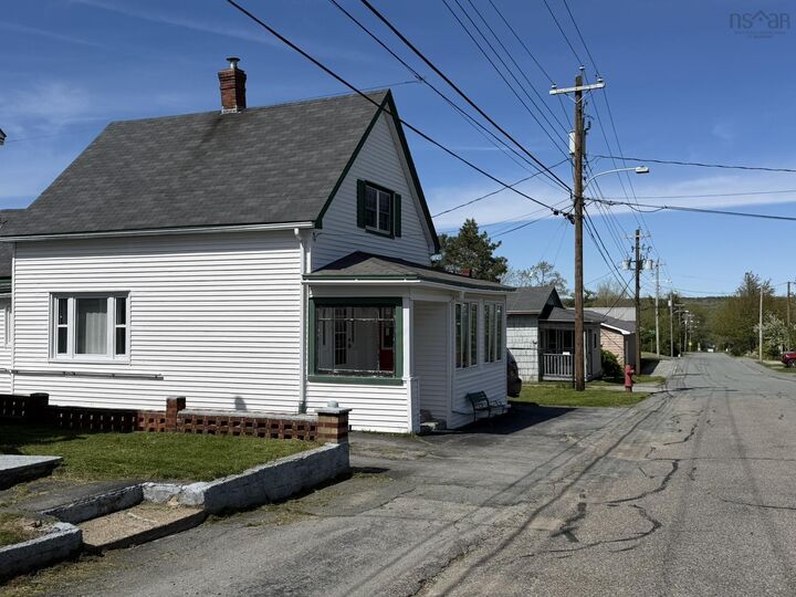 Property Photo:  84 Wolfe Street  NS B0T 1K0 