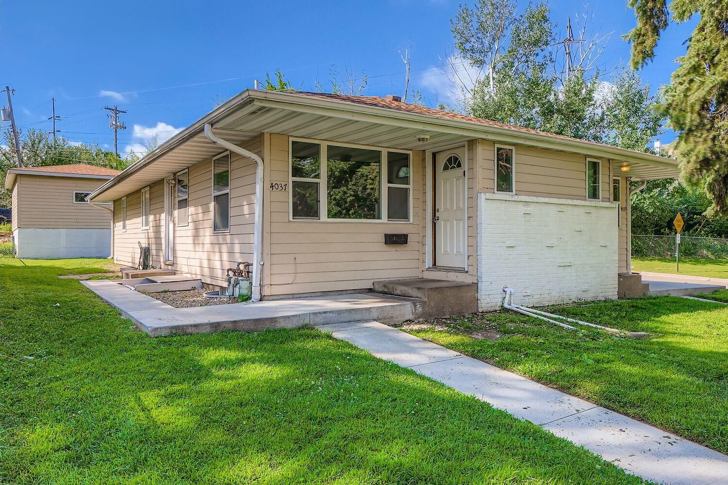Property Photo:  4037 37th Avenue N  MN 55422 