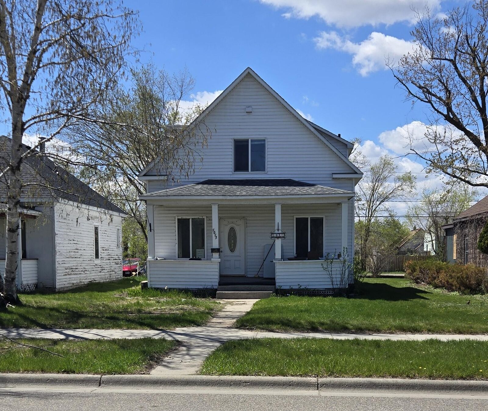 Property Photo:  1017 Minnesota Avenue NW  MN 56601 