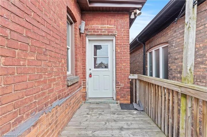 Property Photo:  181 West Avenue N  ON L9L 5C7 