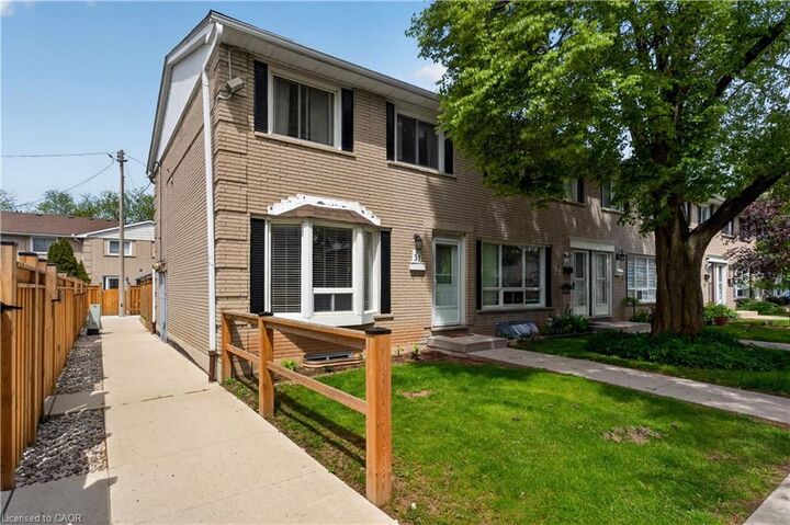 Property Photo:  2700 Barton Street E 31  ON L8E 2J7 