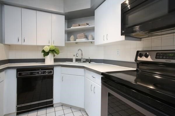 Property Photo: 125 Pleasant St 211 MA 02446