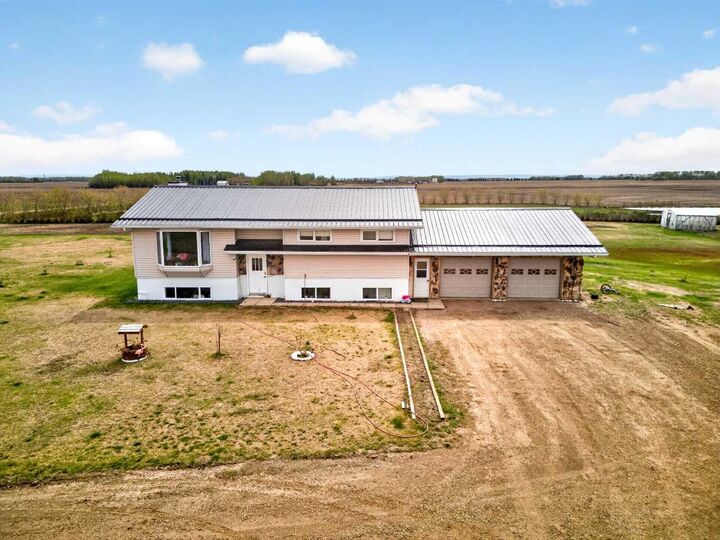 Property Photo:  107078 Range Road 144  AB T0H 2H0 