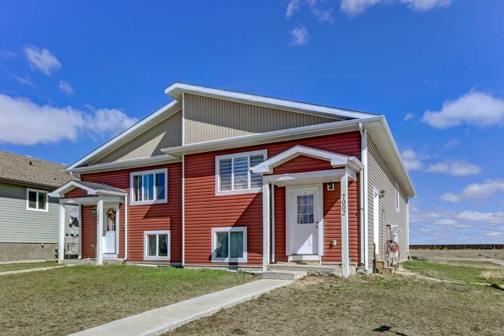 Property Photo:  7002 50 Avenue  AB T4V 5G1 