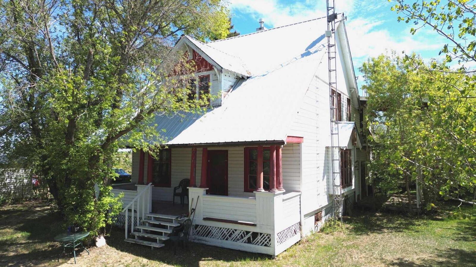 Property Photo:  41004 Range Road 215  AB T0B 0H0 