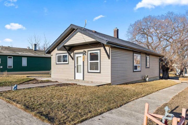 Property Photo:  201 1st Street S  AB T0L 1L0 