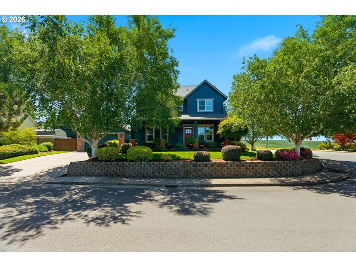 Property Photo:  844 NW Fred St  OR 97385 