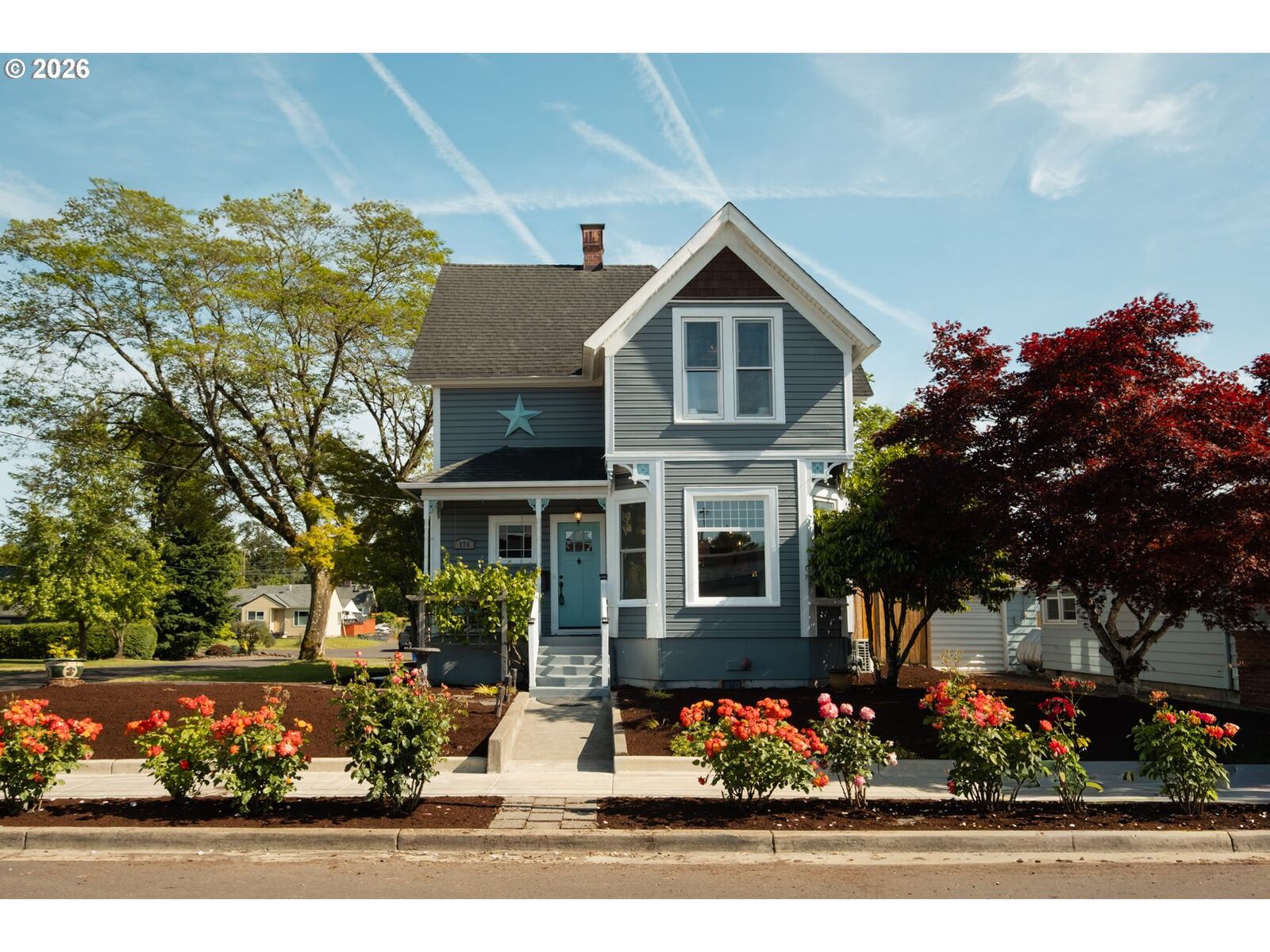 Property Photo:  175 E Clarendon St  OR 97027 