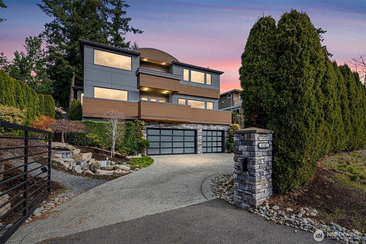 Property Photo:  11262 SE 34th St  WA 98004 
