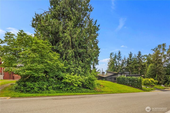 Property Photo:  19615 SE 29th Street  WA 98075 