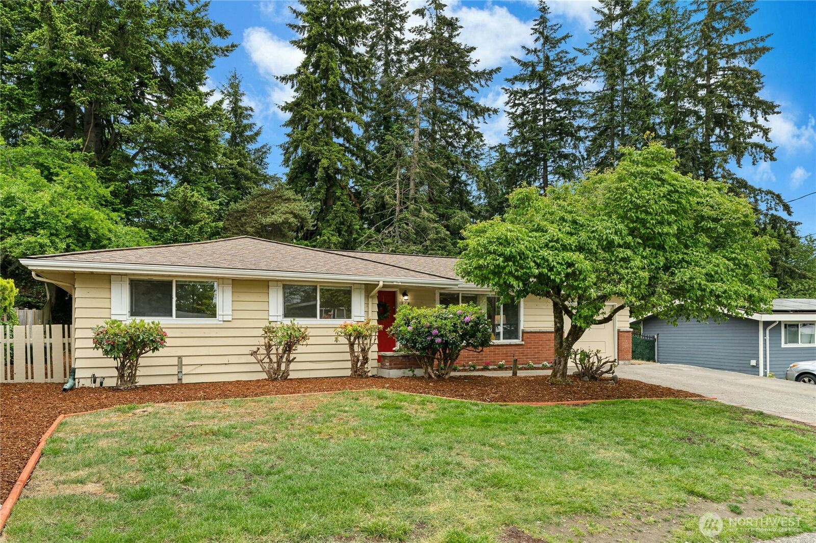 Property Photo: 804 Lynnwood Avenue NE WA 98056